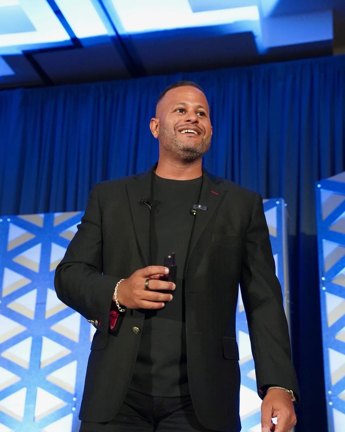 Luis Scott on stage at an 8 Figure Firm event